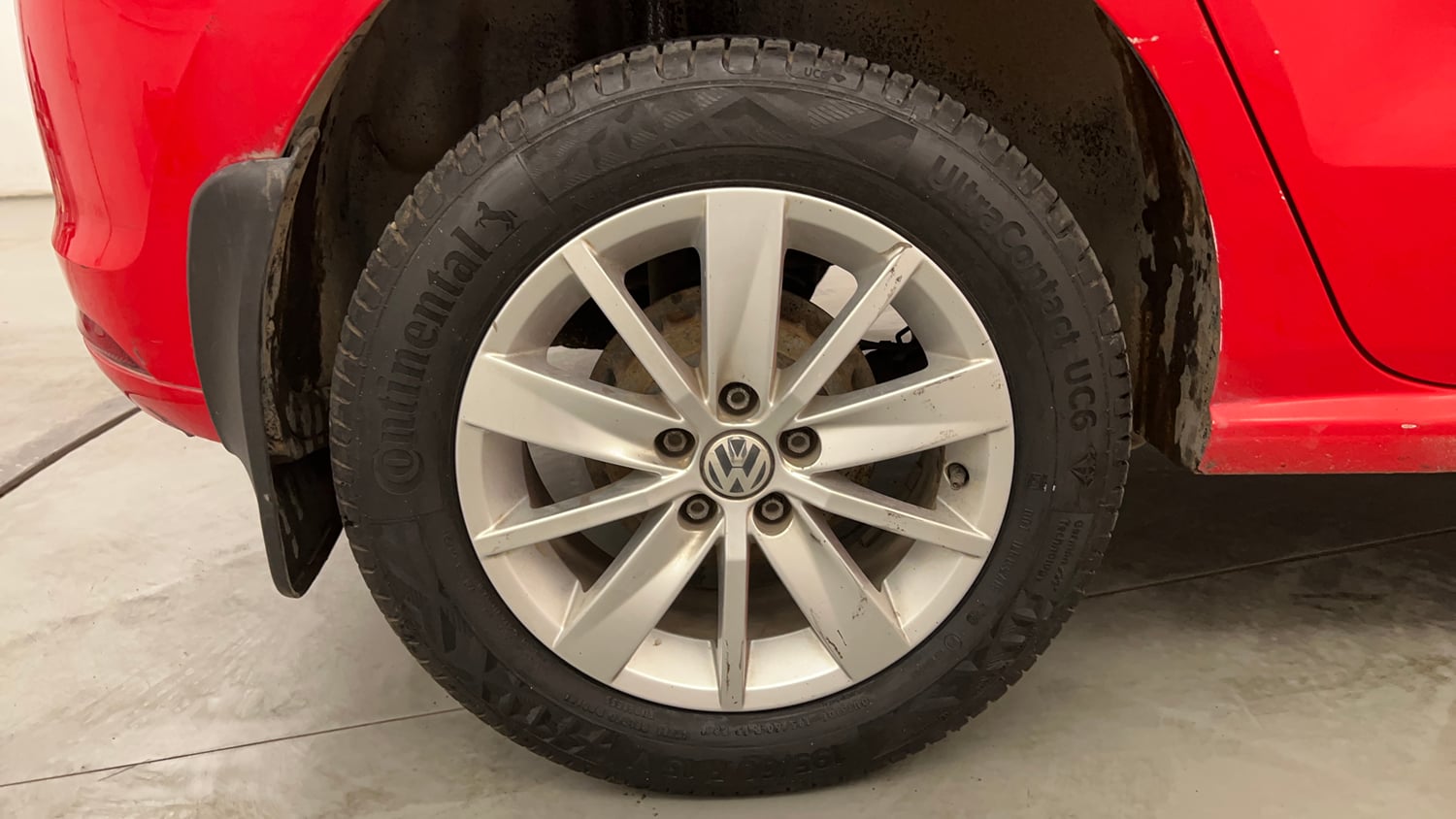 Used 2016 Volkswagen Polo Highline1.2L (P) Petrol Manual tyres RIGHT REAR TYRE RIM VIEW