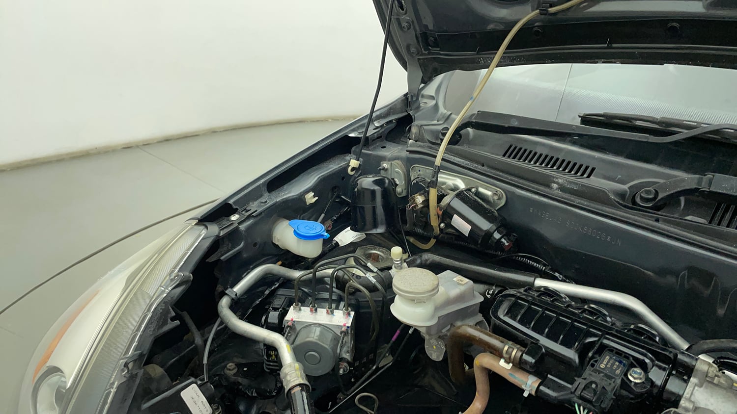 Used 2022 Maruti Suzuki Alto 800 LXi (O) Petrol Manual engine ENGINE RIGHT SIDE HINGE & APRON VIEW