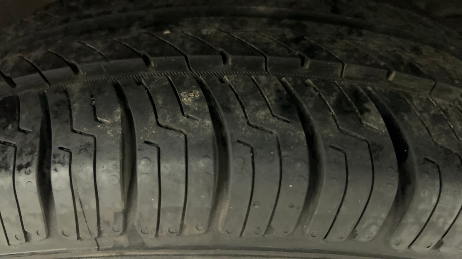 Used 2014 Hyundai Elite i20 Magna 1.2 Petrol Manual tyres LEFT REAR TYRE TREAD VIEW