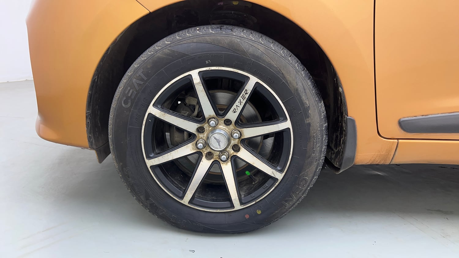 Used 2018 Hyundai Grand i10 Magna 1.2 Kappa VTVT Petrol Manual tyres LEFT FRONT TYRE RIM VIEW