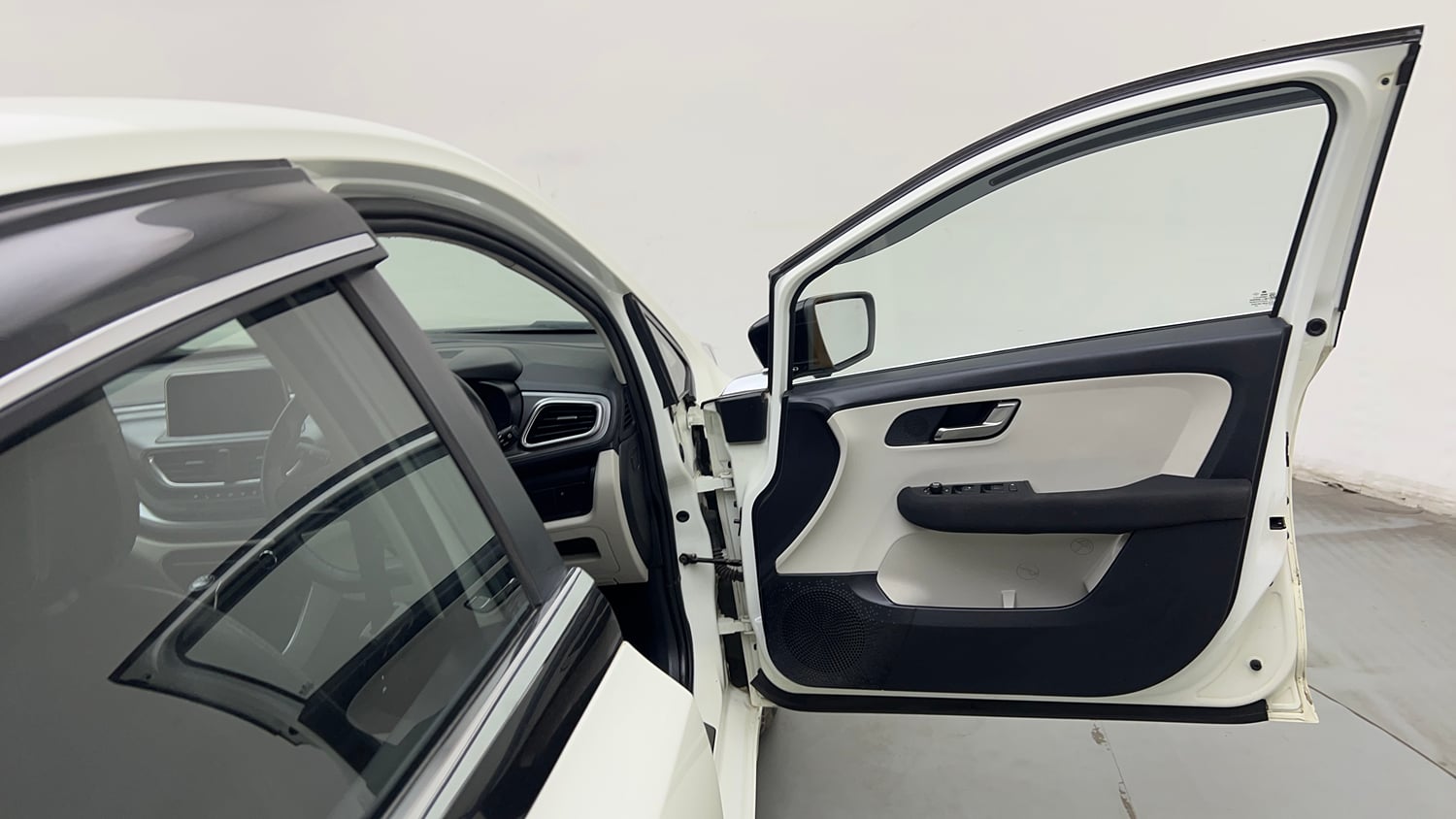 Used 2023 Tata Altroz XZA Petrol Petrol Automatic interior RIGHT FRONT DOOR OPEN VIEW