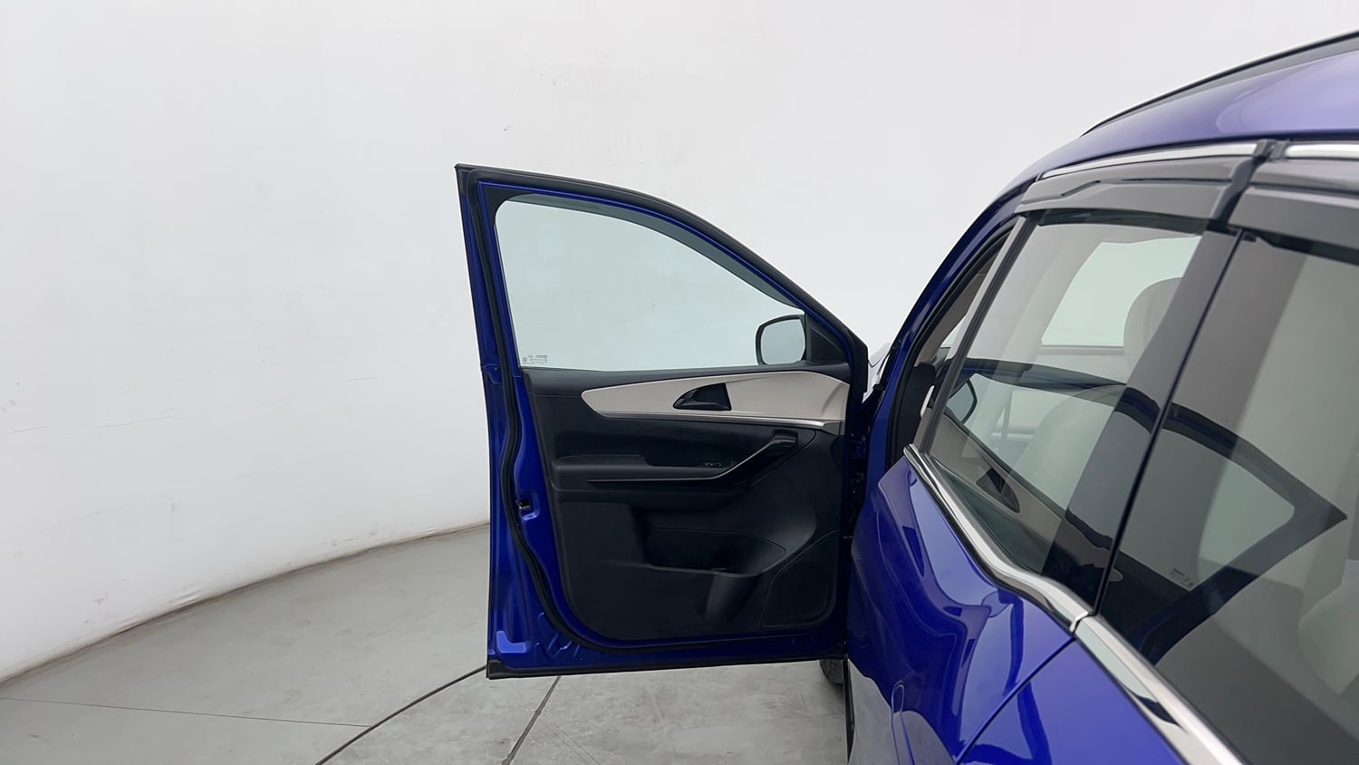 Used 2022 Mahindra XUV700 AX 5 Petrol MT 7 STR Petrol Manual interior LEFT FRONT DOOR OPEN VIEW