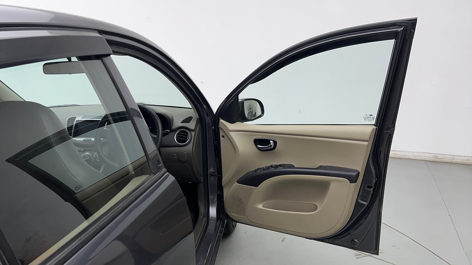 Used 2013 Hyundai i10 Magna 1.2 Kappa2 Petrol Manual interior RIGHT FRONT DOOR OPEN VIEW