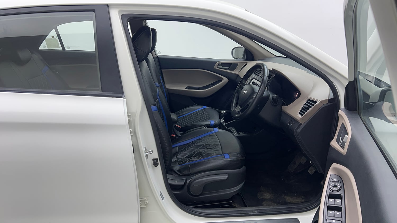 Used 2016 Hyundai Elite i20 Asta 1.2 (O) Petrol Manual interior RIGHT SIDE FRONT DOOR CABIN VIEW