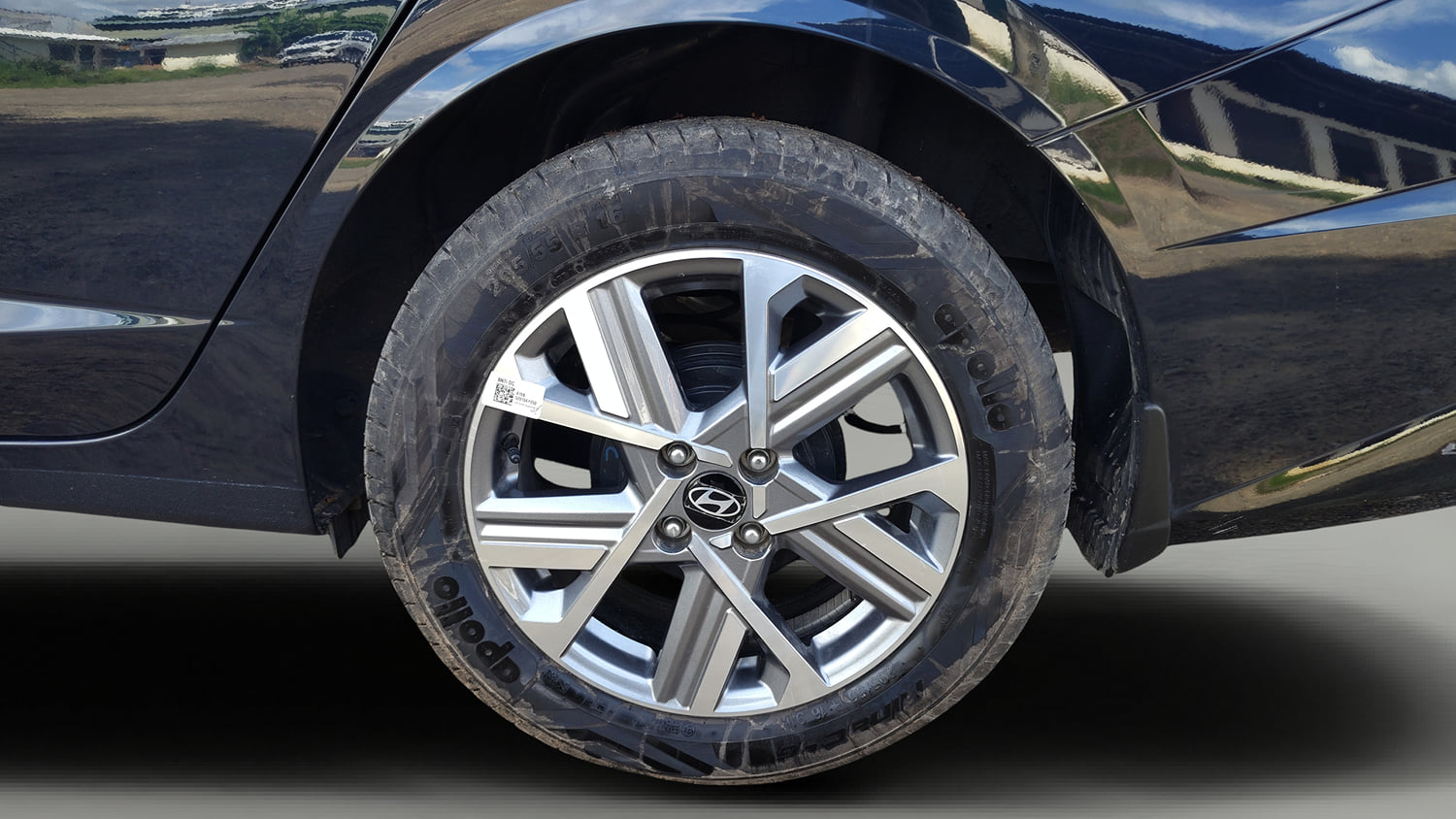Used 2025 Hyundai Verna SX 1.5 Petrol MT Petrol Manual tyres LEFT REAR TYRE RIM VIEW