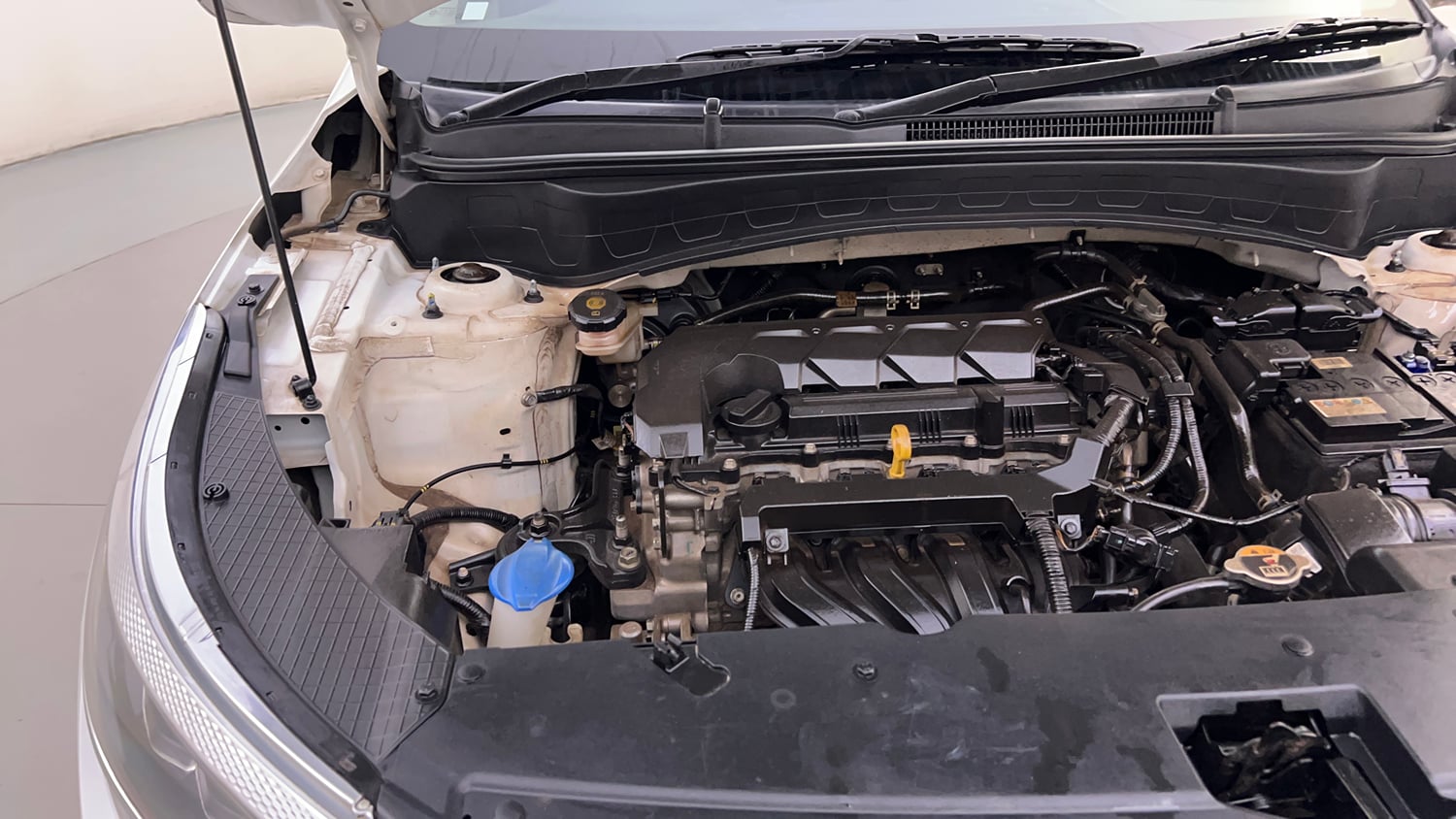 Used 2022 Kia Seltos HTX 1.5 Petrol Manual engine ENGINE RIGHT SIDE HINGE & APRON VIEW