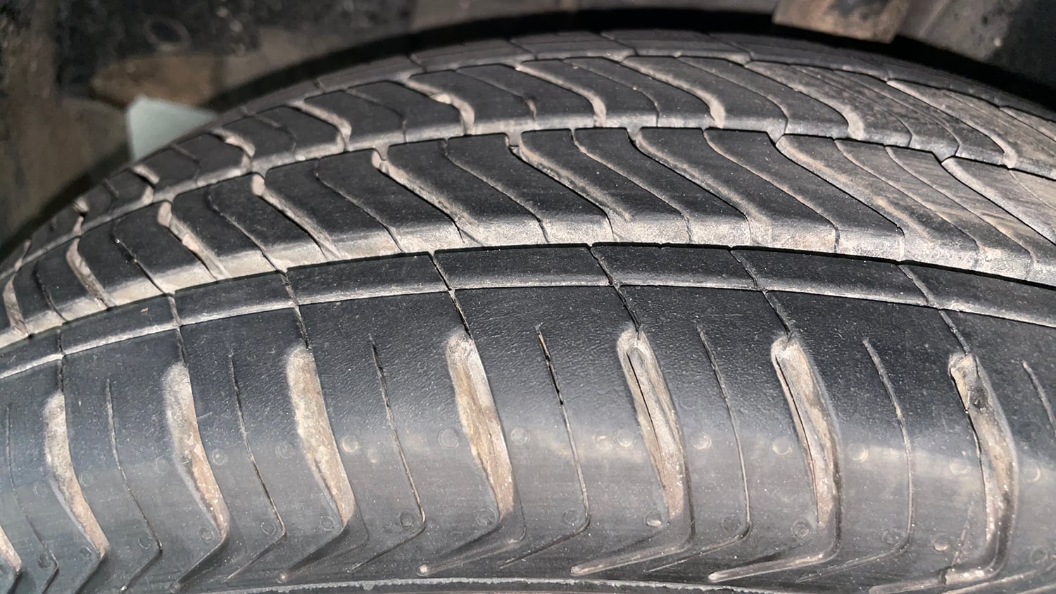 Used 2019 Renault Kwid 1.0 RXT AMT Opt Petrol Automatic tyres LEFT FRONT TYRE TREAD VIEW