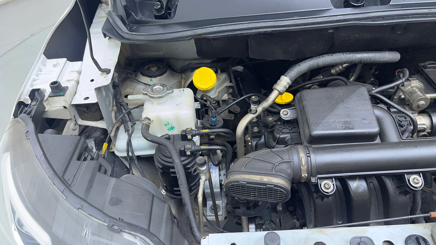 Used 2023 Renault Triber RXT EASY-R AMT Petrol Automatic engine ENGINE RIGHT SIDE VIEW