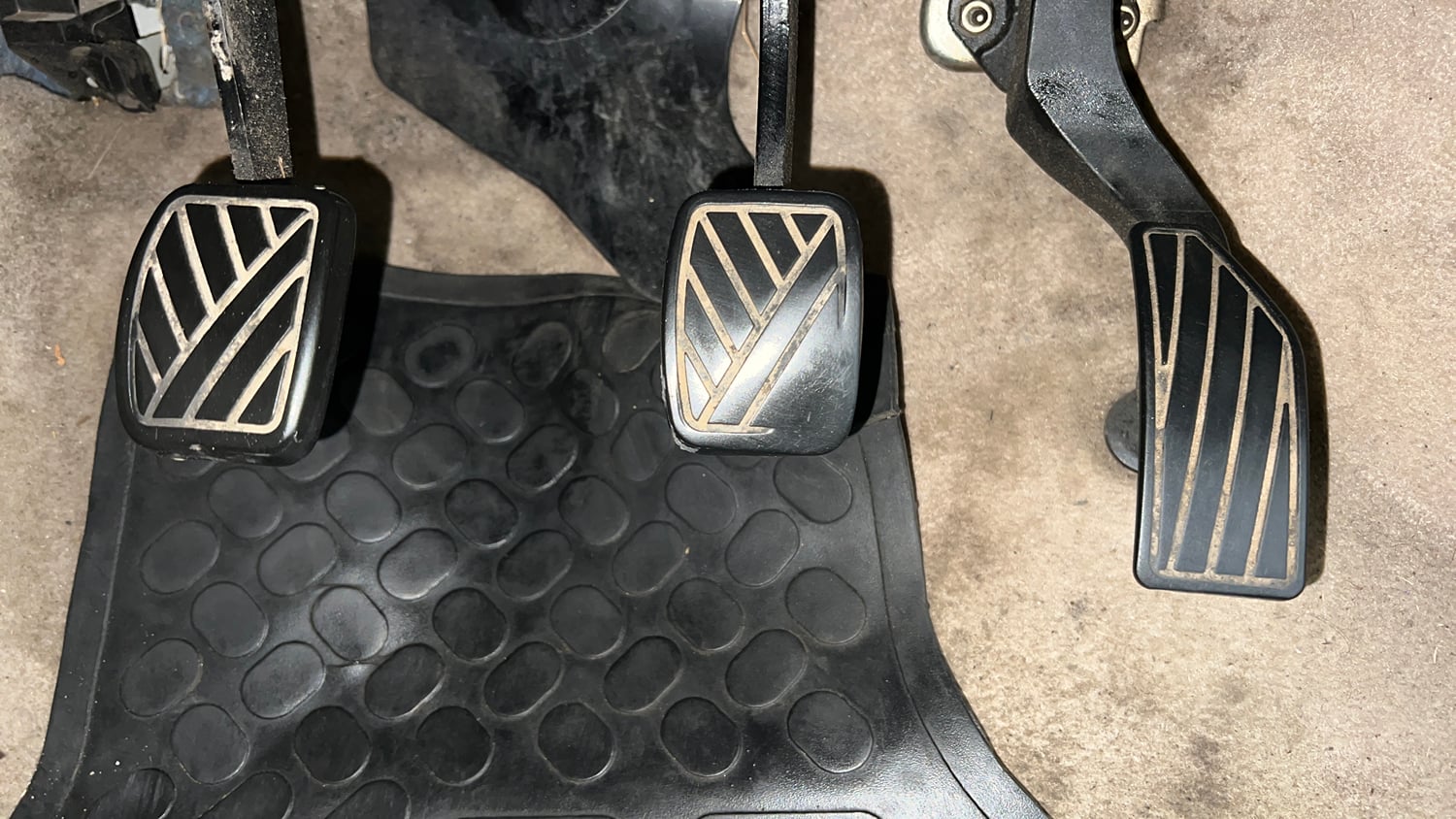 Used 2015 Maruti Suzuki Swift Dzire VXI Petrol Manual interior PEDALS VIEW