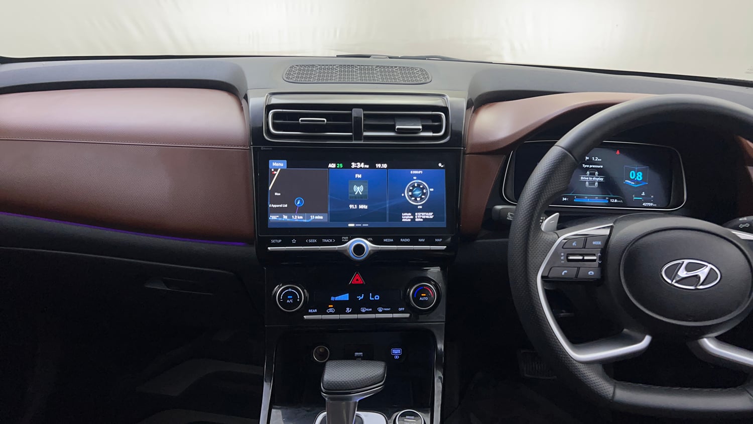 Used 2022 Hyundai Alcazar Signature (O) 7 Seater 1.5 Diesel AT Diesel Automatic interior MUSIC SYSTEM & AC CONTROL VIEW