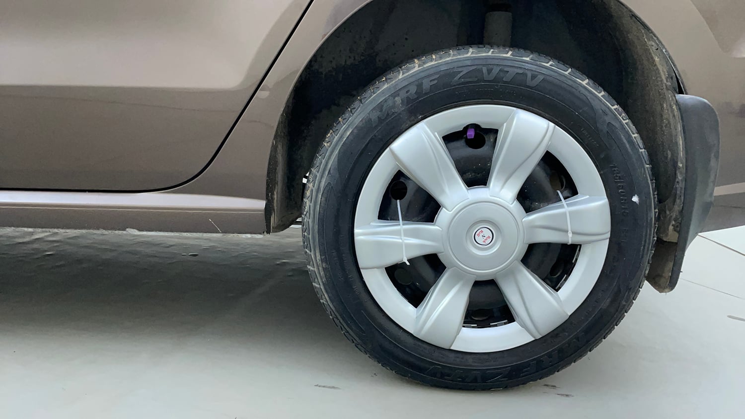 Used 2019 Volkswagen Ameo Comfortline 1.0L (P) Petrol Manual tyres LEFT REAR TYRE RIM VIEW
