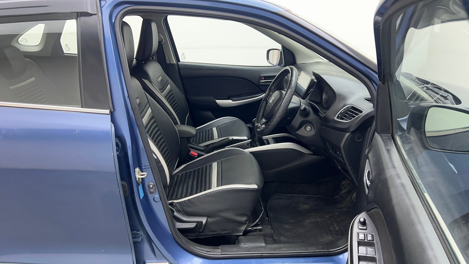 Used 2018 Maruti Suzuki Baleno Delta 1.2 Petrol Manual interior RIGHT SIDE FRONT DOOR CABIN VIEW