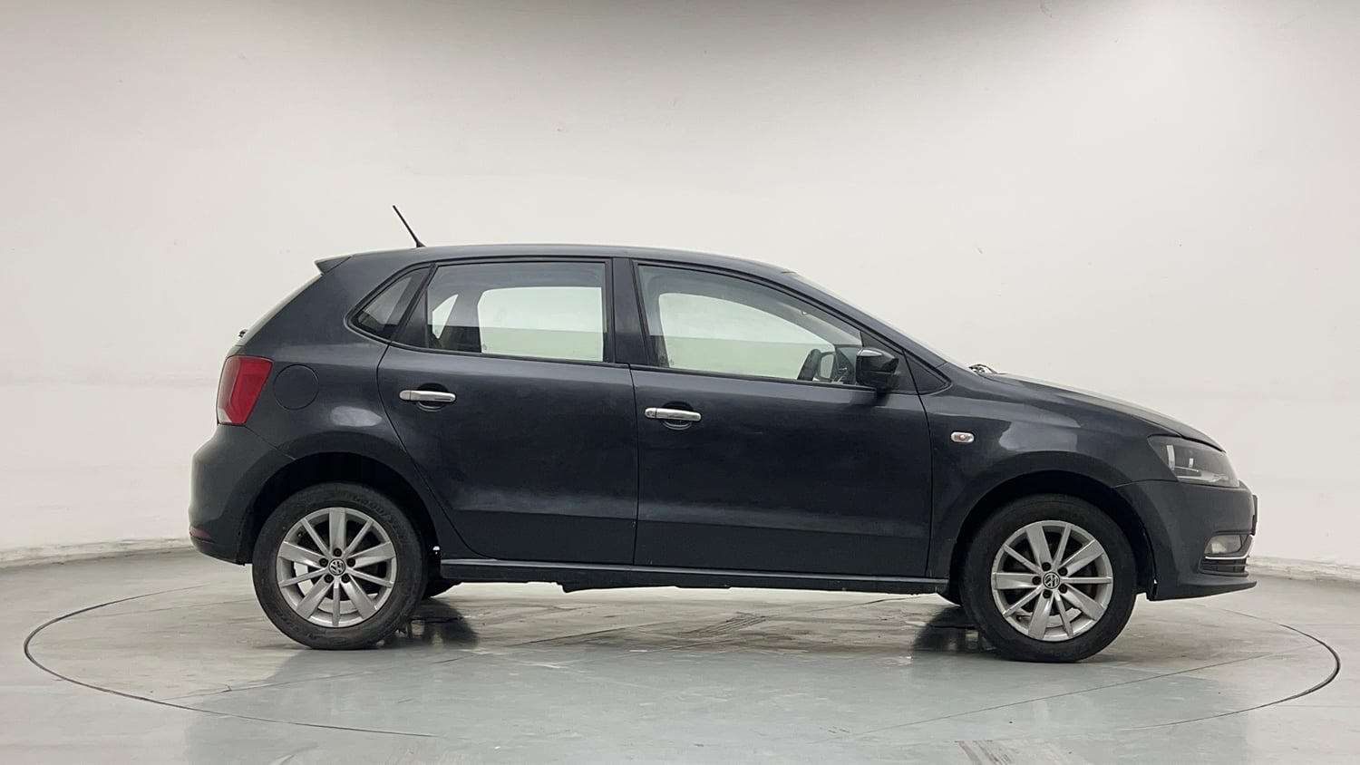 Used 2015 Volkswagen Polo Highline1.2L (P) Petrol Manual exterior RIGHT SIDE VIEW