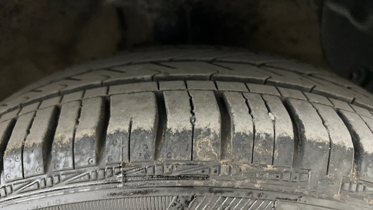 Used 2015 Hyundai Grand i10 Magna 1.2 Kappa VTVT Petrol Manual tyres RIGHT FRONT TYRE TREAD VIEW