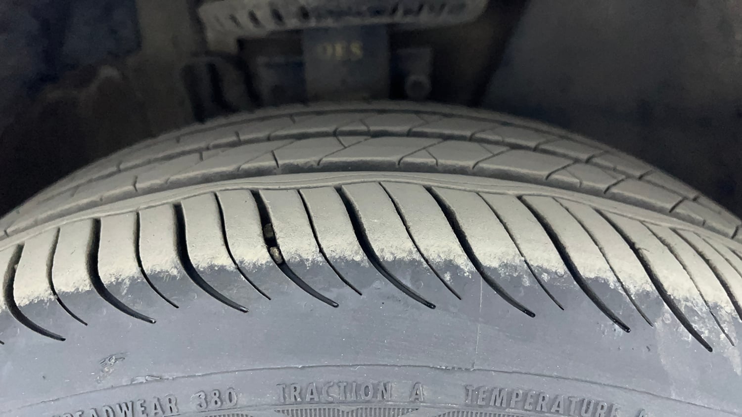 Used 2016 Volkswagen Ameo Highline1.2L (P) Petrol Manual tyres RIGHT FRONT TYRE TREAD VIEW