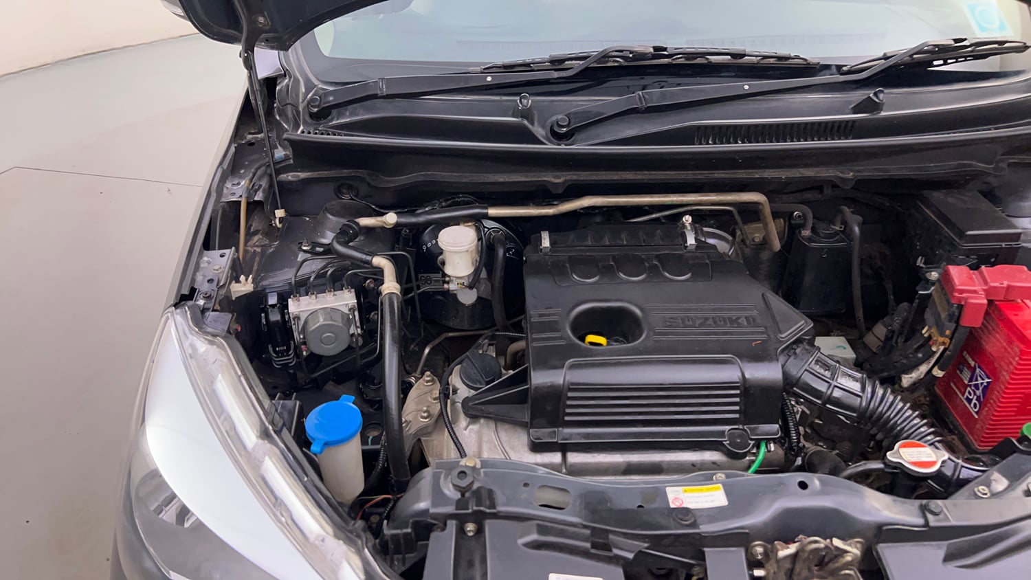 Used 2017 Maruti Suzuki Celerio ZXI (O) AMT Petrol Automatic engine ENGINE RIGHT SIDE HINGE & APRON VIEW