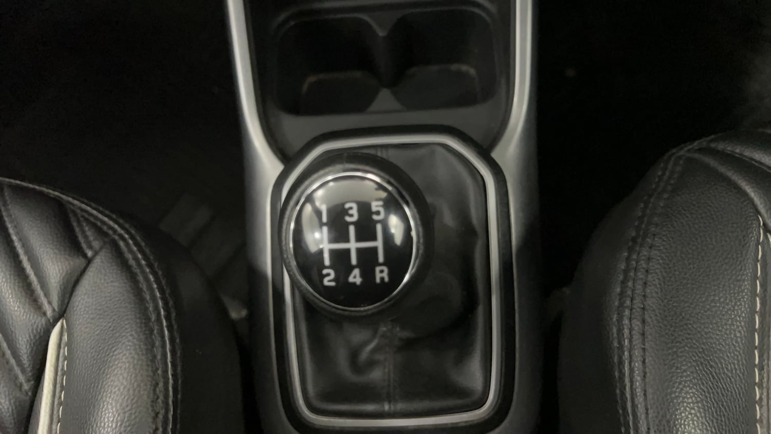 Used 2022 Maruti Suzuki Ignis Zeta 1.2 MT Petrol Manual interior GEAR  KNOB VIEW