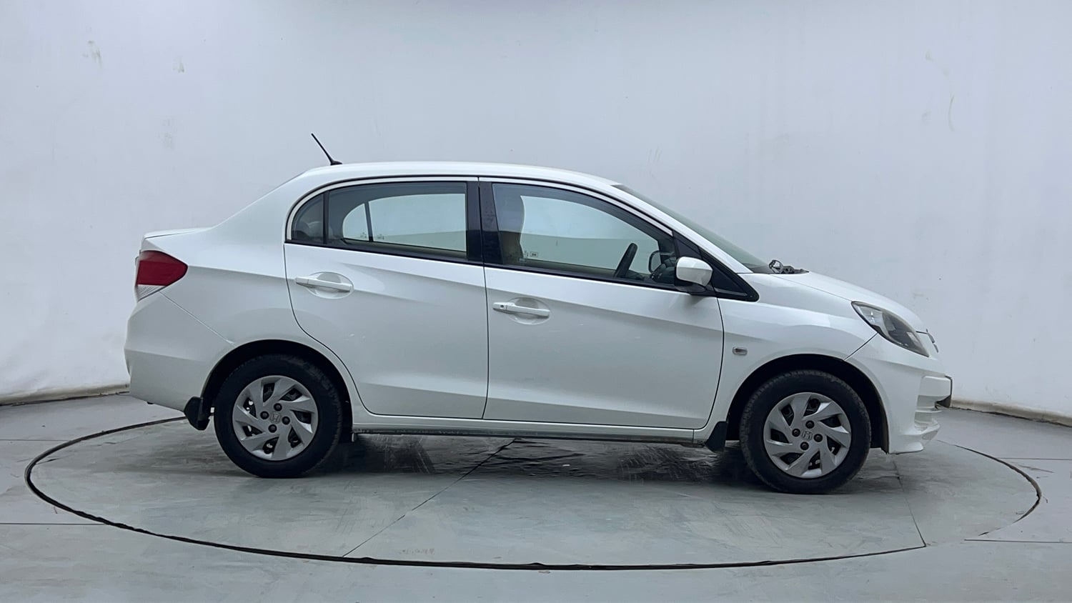 Used 2015 Honda Amaze 1.5 S i-DTEC Diesel Manual exterior RIGHT SIDE VIEW