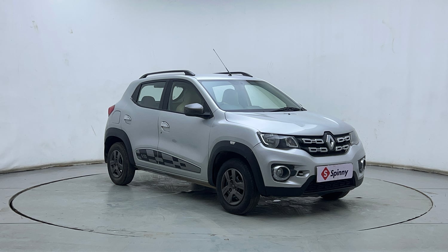 Used 2017 Renault Kwid 1.0 RXT AMT Petrol Automatic exterior RIGHT FRONT CORNER VIEW
