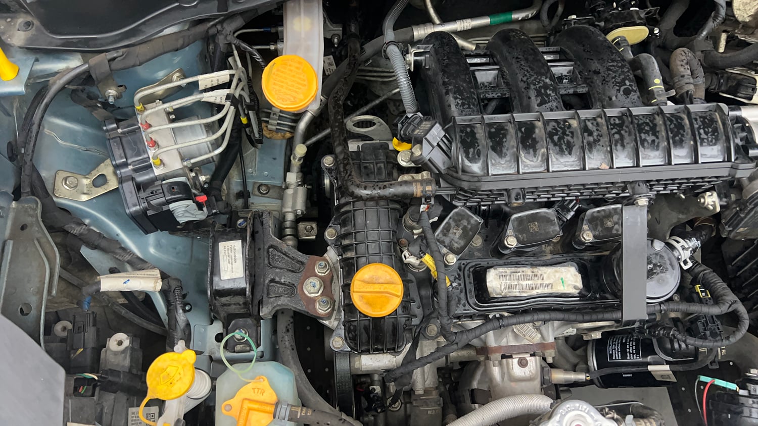 Used 2023 Tata Punch Adventure MT Petrol Manual engine ENGINE RIGHT SIDE VIEW