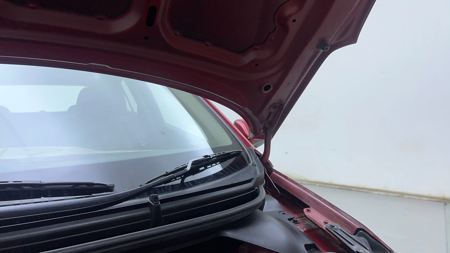 Used 2017 Hyundai Elite i20 Asta 1.2 Petrol Manual engine ENGINE LEFT SIDE HINGE & APRON VIEW