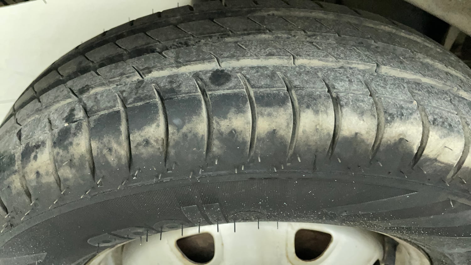 Used 2016 Maruti Suzuki Eeco 5 STR WITH A/C+HTR Petrol Manual tyres RIGHT REAR TYRE TREAD VIEW