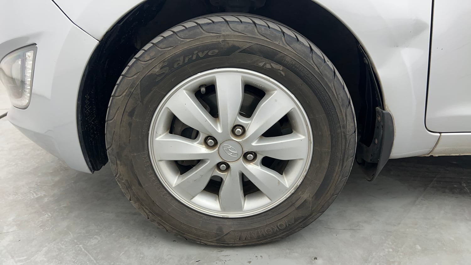Used 2012 Hyundai i20 Asta 1.4 CRDI Diesel Manual tyres LEFT FRONT TYRE RIM VIEW