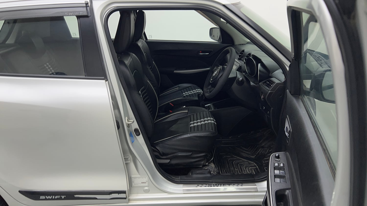 Used 2023 Maruti Suzuki Swift ZXi CNG Cng Manual interior RIGHT SIDE FRONT DOOR CABIN VIEW