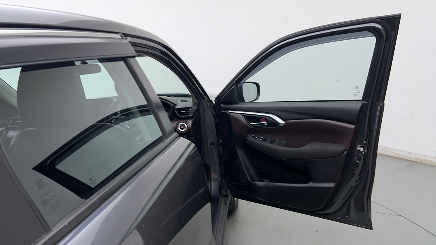 Used 2023 Maruti Suzuki Grand Vitara Delta Smart Hybrid Petrol Manual interior RIGHT FRONT DOOR OPEN VIEW