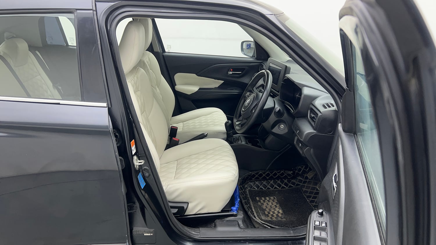 Used 2025 Maruti Suzuki Swift VXi CNG Cng Manual interior RIGHT SIDE FRONT DOOR CABIN VIEW