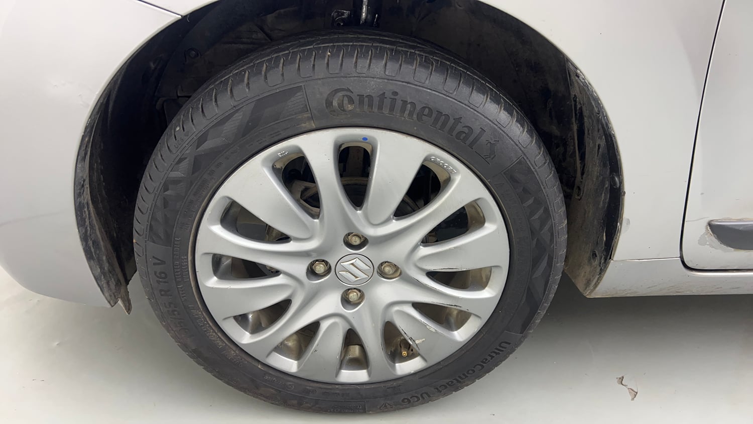 Used 2017 Maruti Suzuki Baleno Alpha 1.2 Petrol Manual tyres LEFT FRONT TYRE RIM VIEW