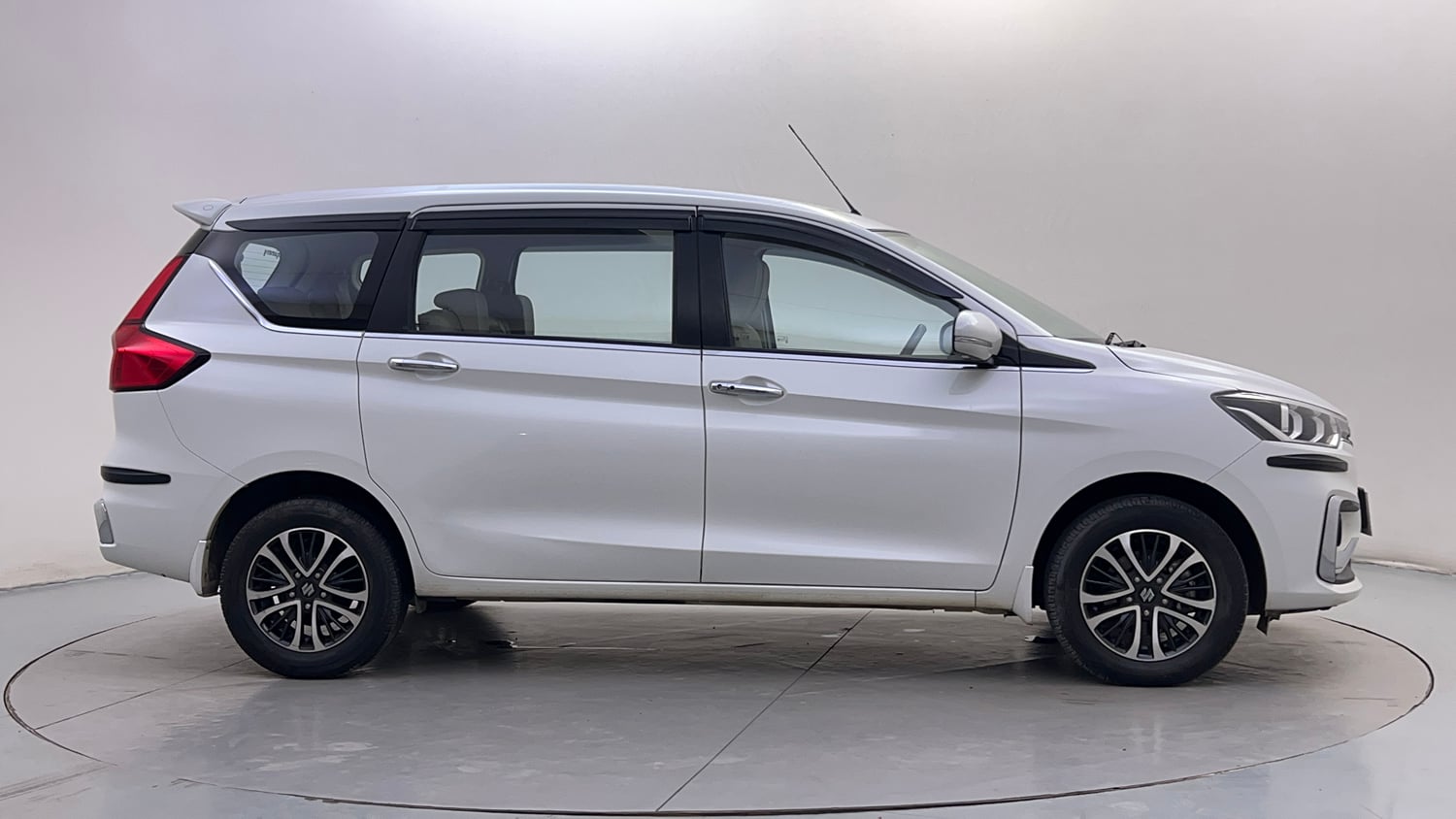 Used 2023 Maruti Suzuki Ertiga ZXi AT Petrol Automatic exterior RIGHT SIDE VIEW