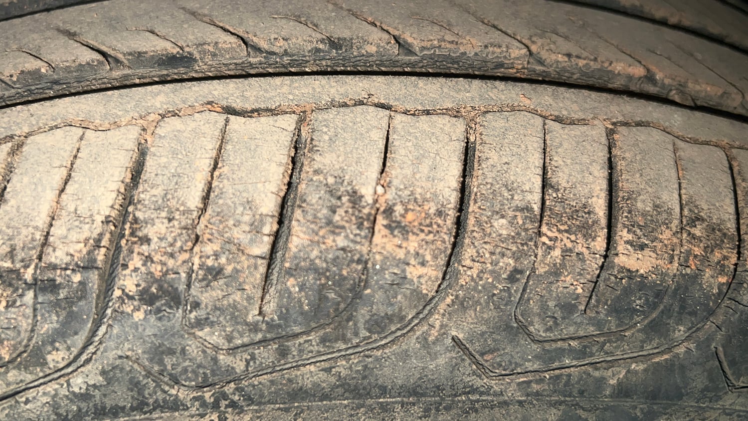 Used 2013 Honda Amaze 1.2 S i-VTEC Petrol Manual tyres RIGHT REAR TYRE TREAD VIEW