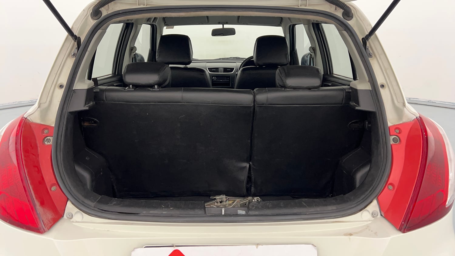Used 2016 Maruti Suzuki Swift VXi Petrol Manual interior DICKY INSIDE VIEW