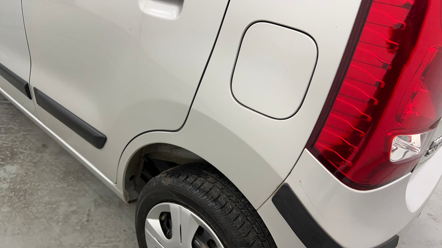 Used 2018 Maruti Suzuki Wagon R VXI Petrol Manual dents MINOR SCRATCH