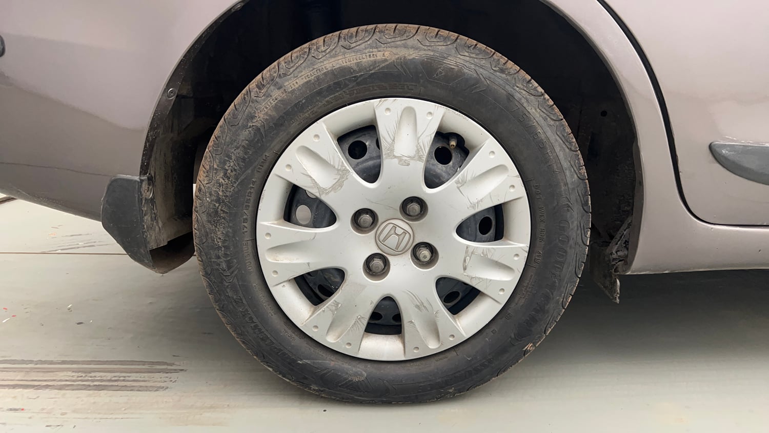Used 2013 Honda Amaze 1.2 S i-VTEC Petrol Manual tyres RIGHT REAR TYRE RIM VIEW
