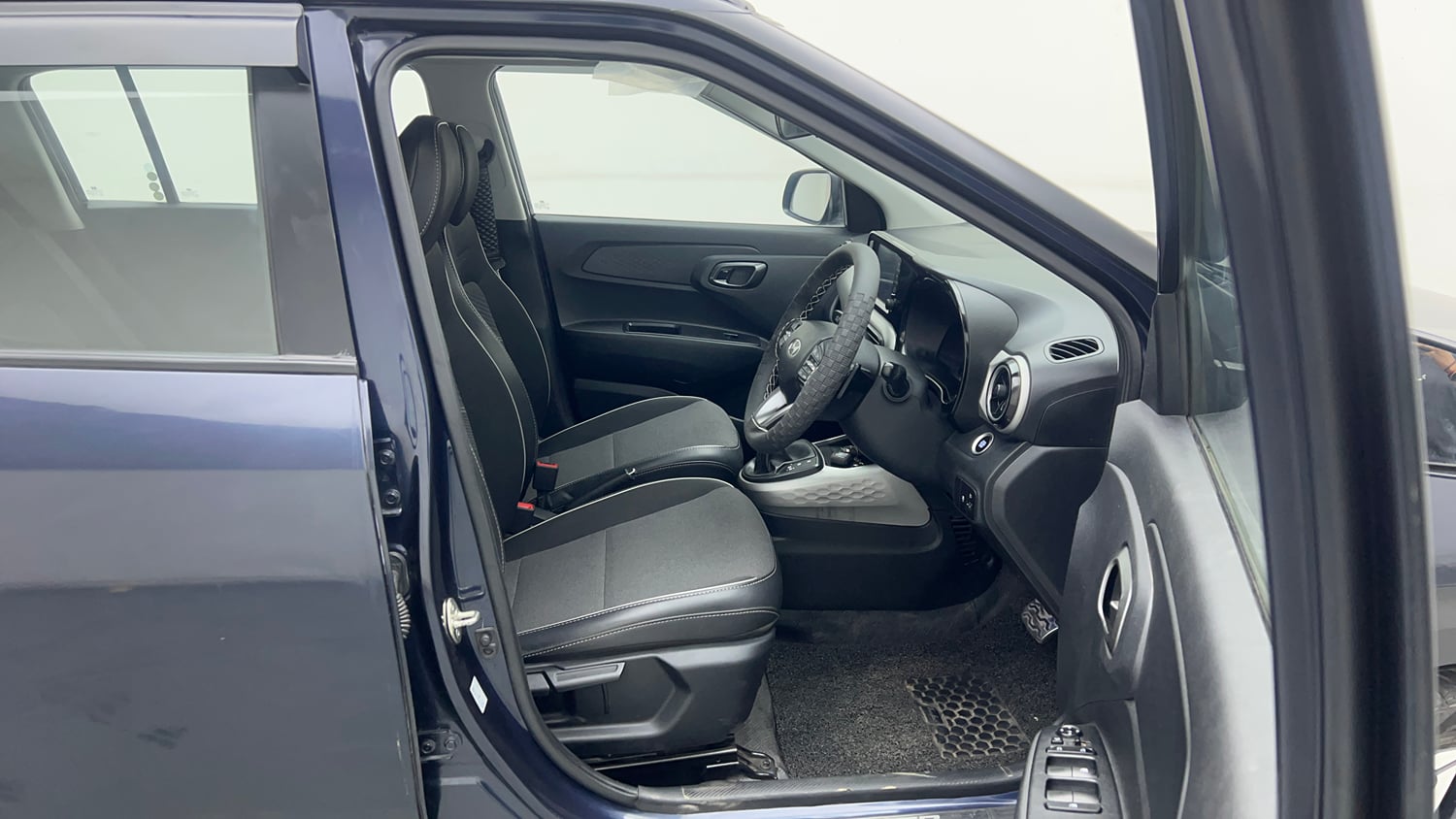 Used 2024 Hyundai Exter SX (O) 1.2 AMT Petrol Automatic interior RIGHT SIDE FRONT DOOR CABIN VIEW