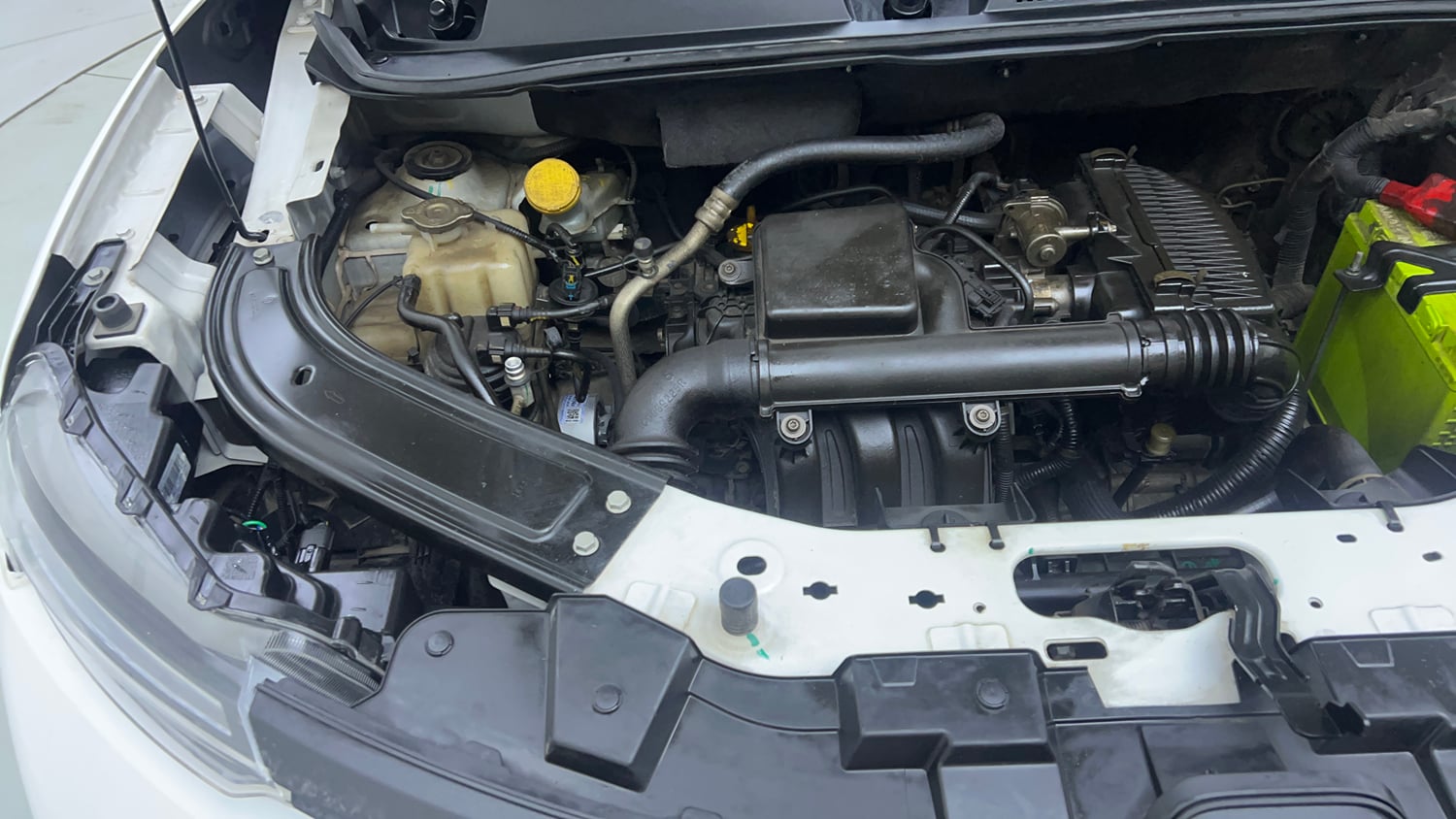 Used 2021 Renault Kiger RXZ AMT Dual Tone Petrol Automatic engine ENGINE RIGHT SIDE VIEW