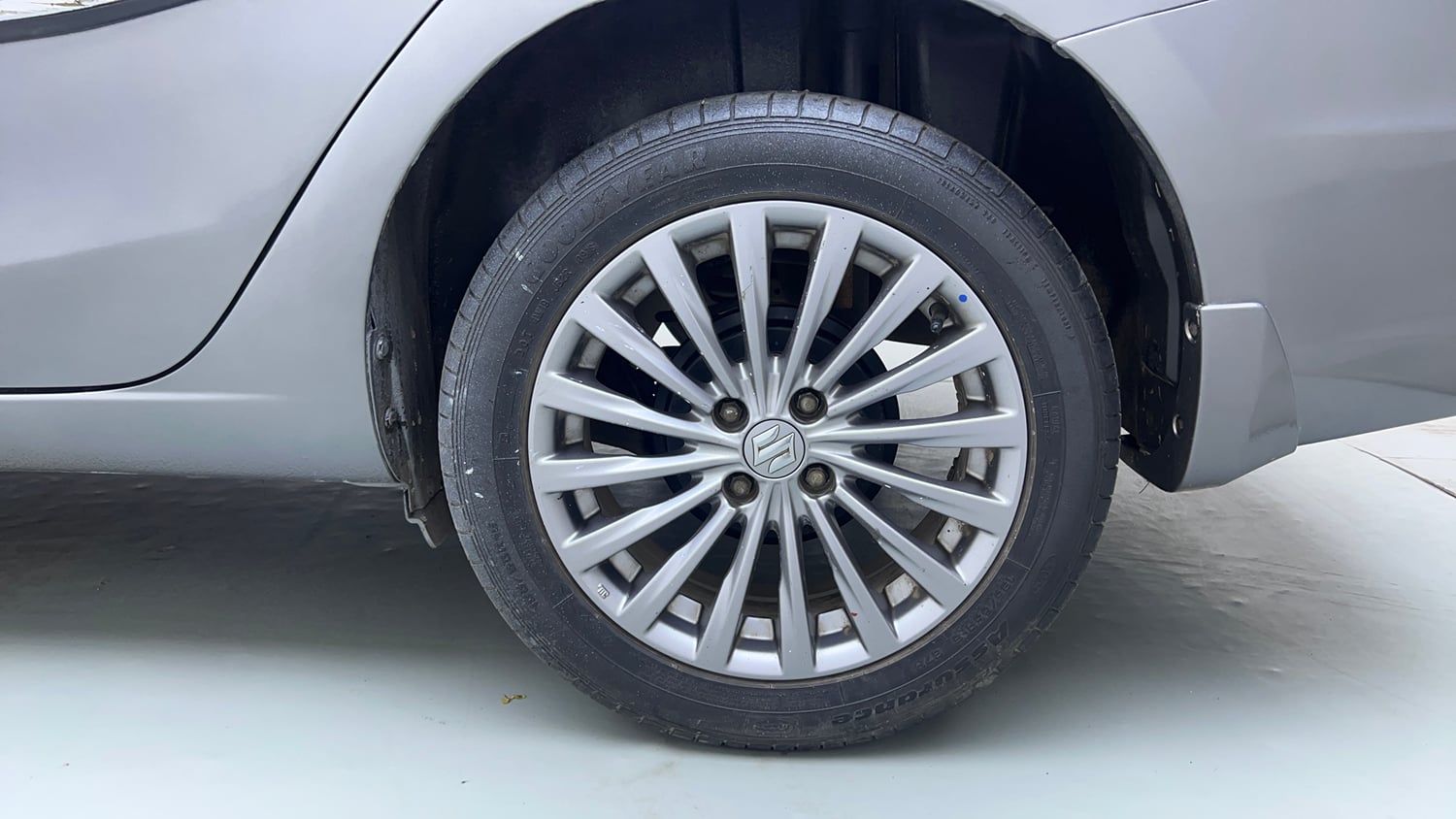 Used 2018 Maruti Suzuki Ciaz Alpha 1.4 MT Petrol Manual tyres LEFT REAR TYRE RIM VIEW