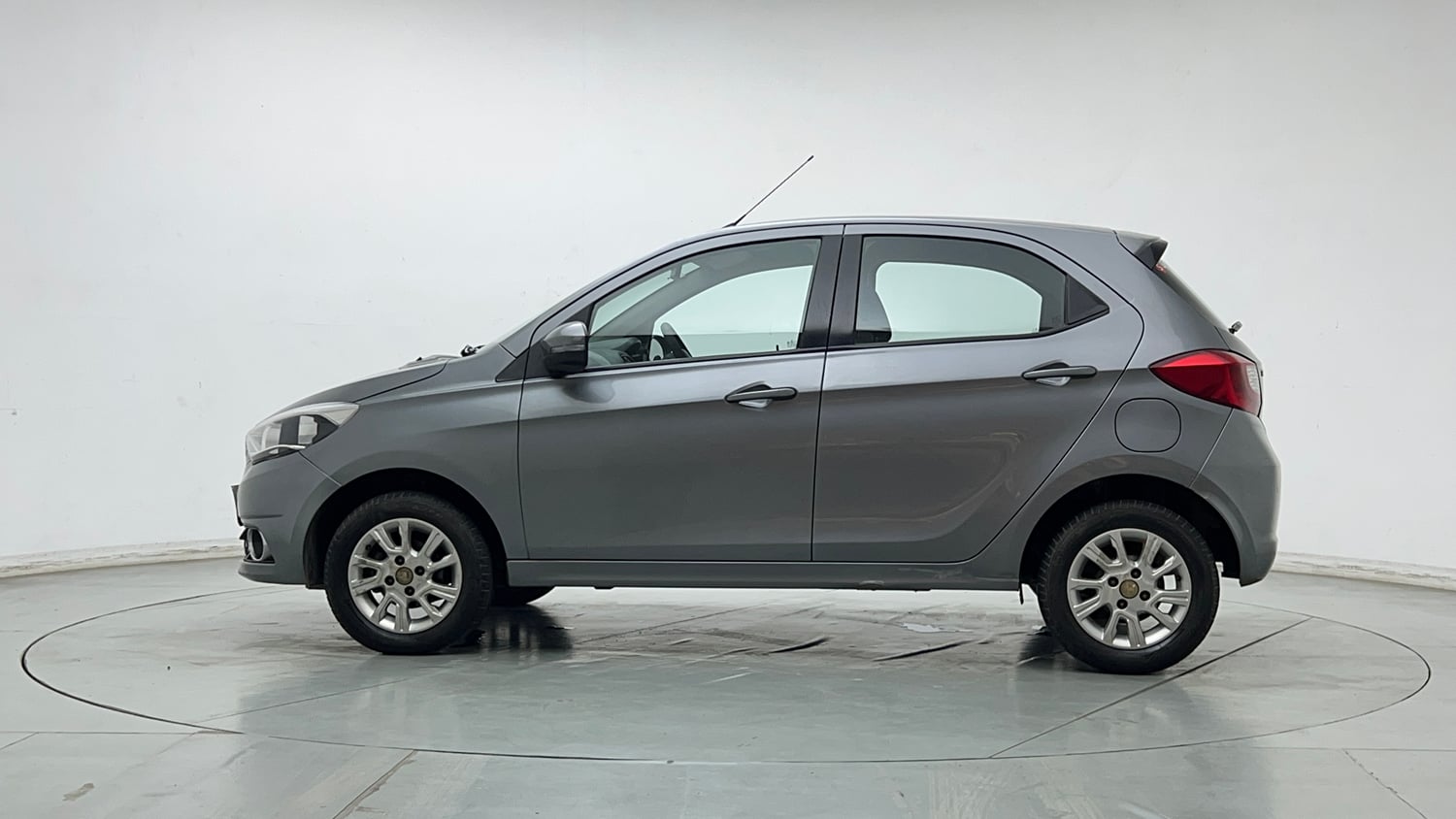 Used 2018 Tata Tiago Revotron XZ Petrol Manual exterior LEFT SIDE VIEW
