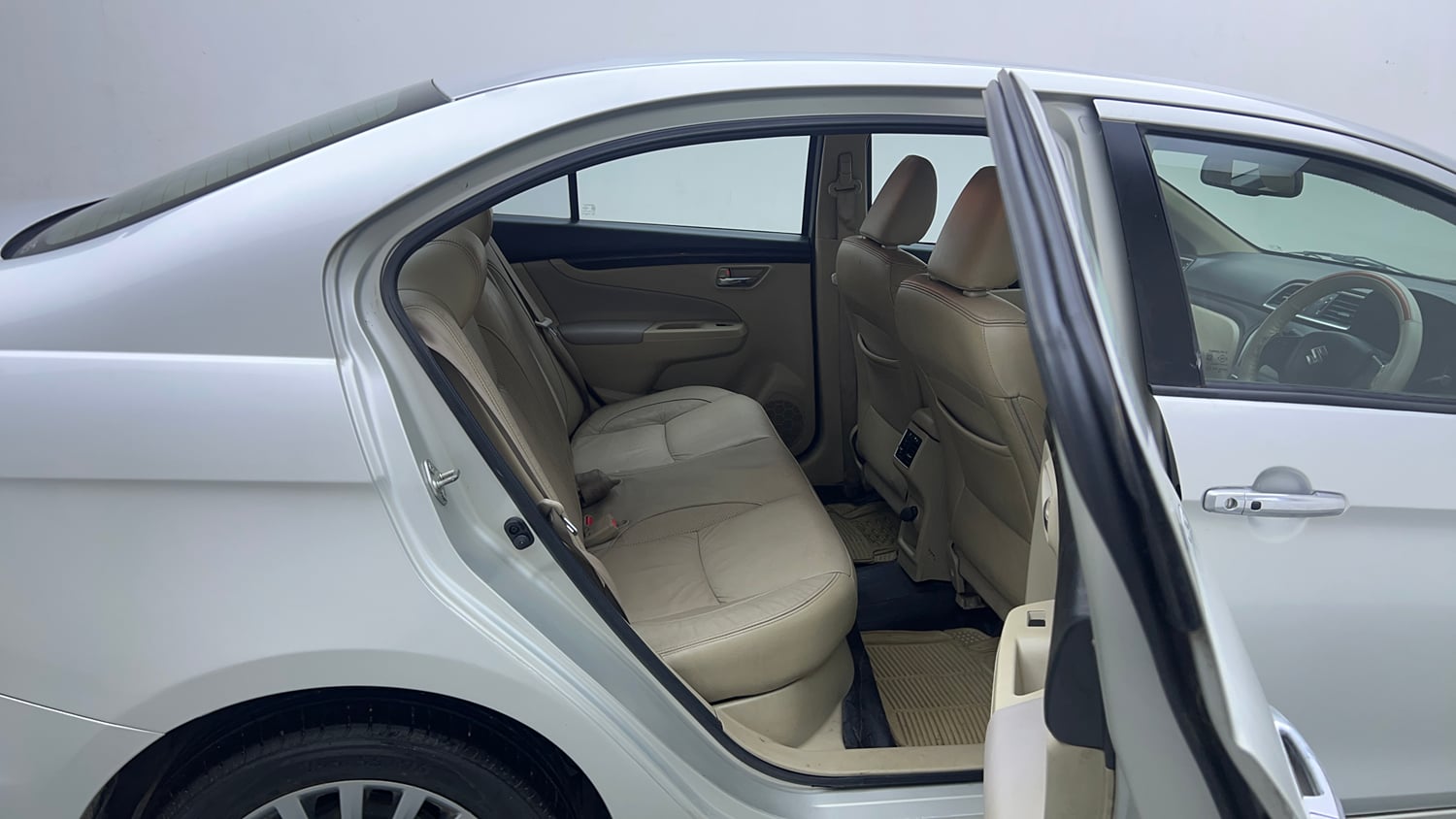 Used 2015 Maruti Suzuki Ciaz ZXi Petrol Manual interior RIGHT SIDE REAR DOOR CABIN VIEW