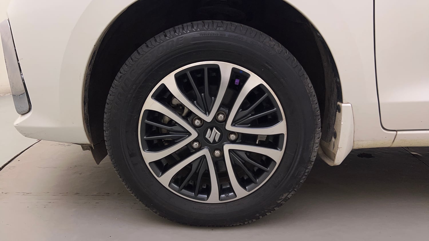 Used 2023 Maruti Suzuki Ertiga ZXi AT Petrol Automatic tyres LEFT FRONT TYRE RIM VIEW