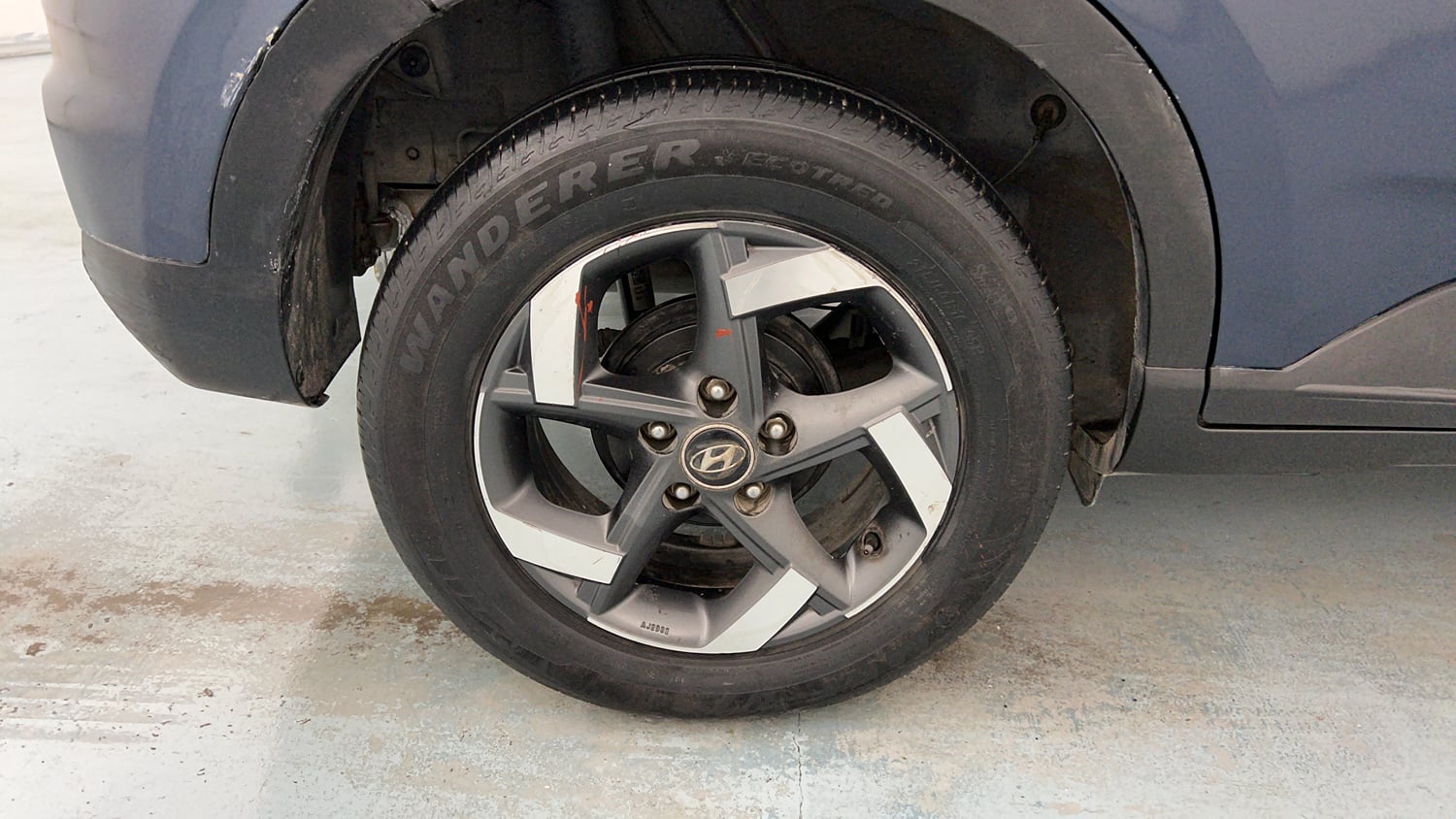 Used 2019 Hyundai Venue SX Plus 1.0L Turbo DCT Sport Petrol Automatic tyres RIGHT REAR TYRE RIM VIEW