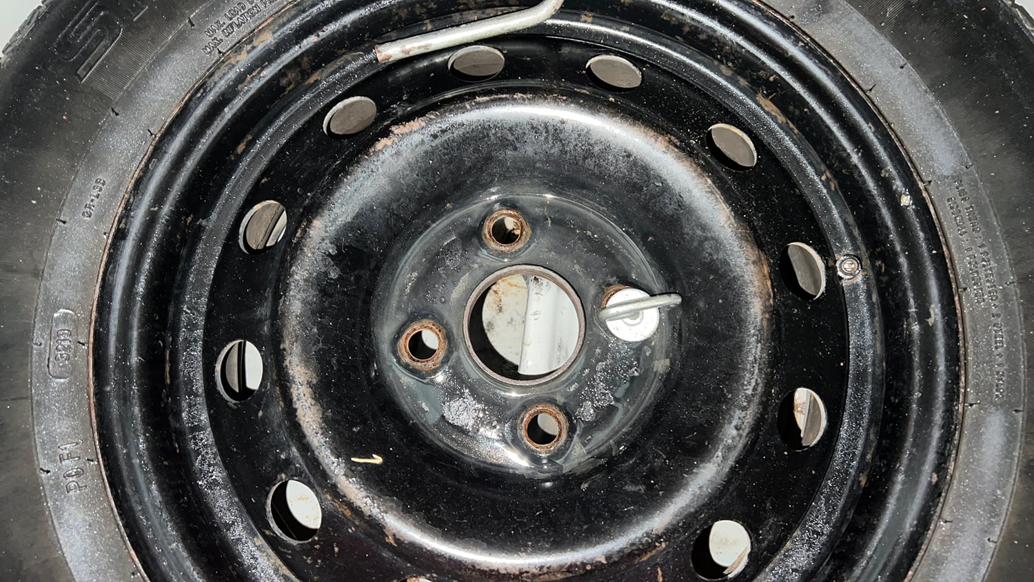 Used 2016 Maruti Suzuki Swift VXi Petrol Manual tyres SPARE TYRE VIEW