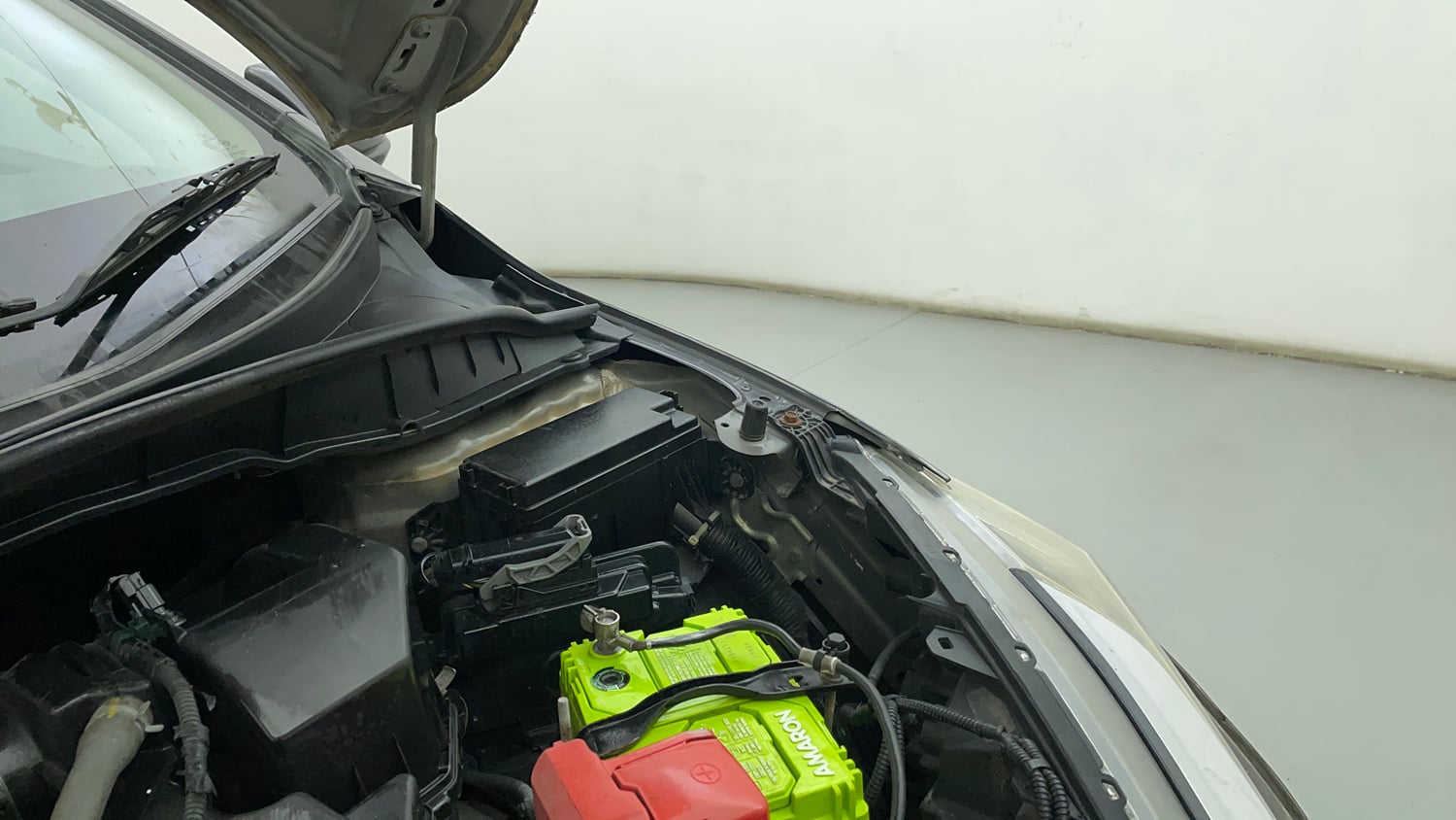 Used 2017 Honda City V Petrol Manual engine ENGINE LEFT SIDE HINGE & APRON VIEW