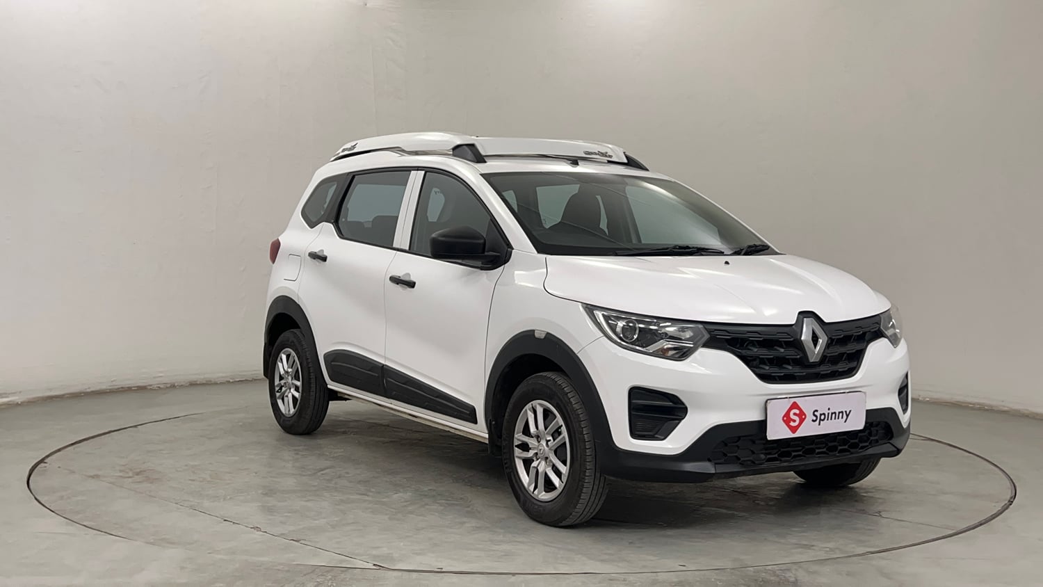 Used 2025 Renault Triber RXL Petrol Manual exterior RIGHT FRONT CORNER VIEW