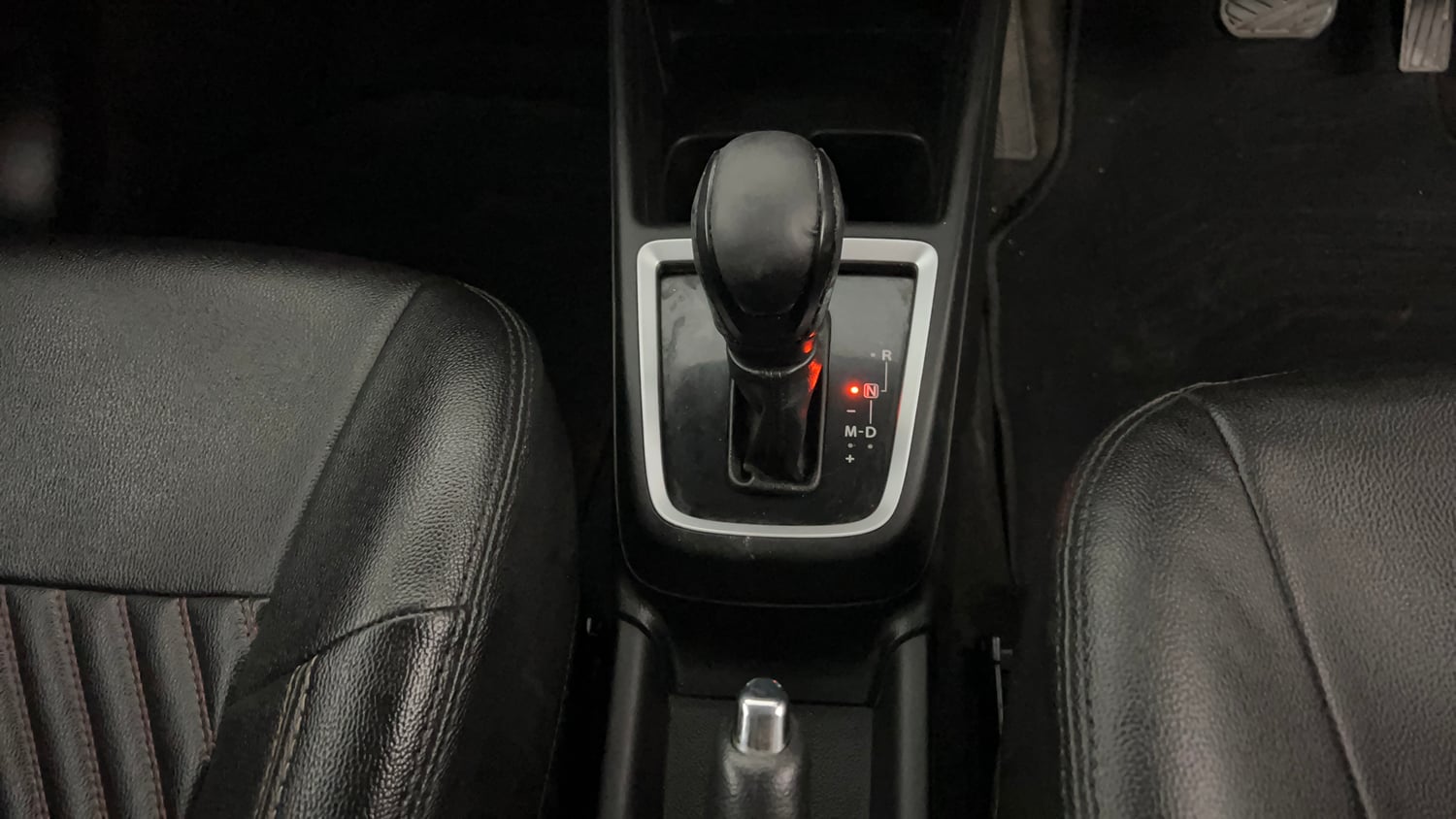 Used 2018 Maruti Suzuki Swift VXi AMT Petrol Automatic interior GEAR  KNOB VIEW