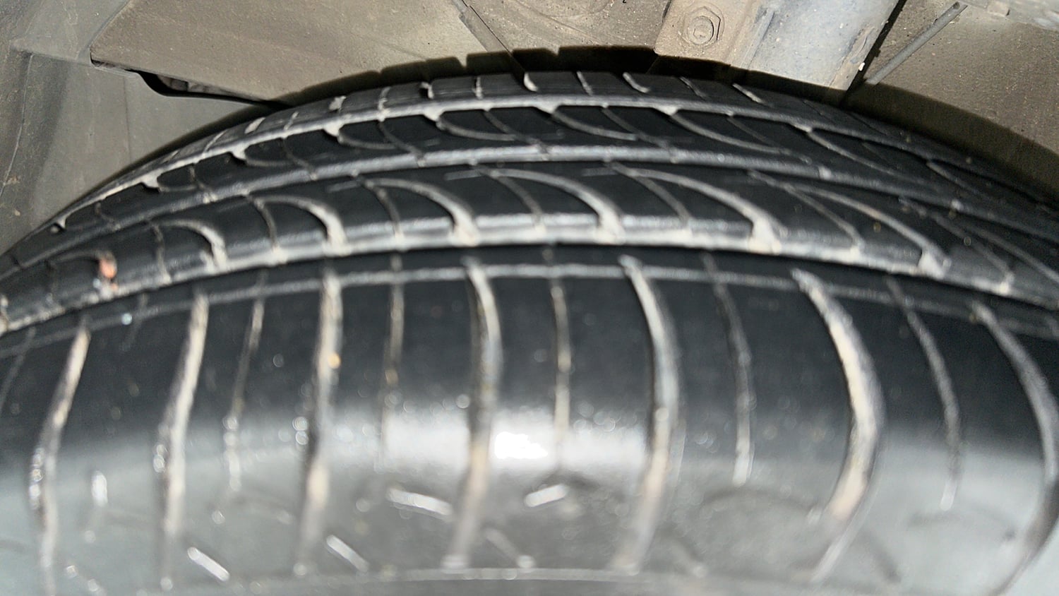 Used 2021 Maruti Suzuki XL6 Zeta AT Petrol Petrol Automatic tyres LEFT FRONT TYRE TREAD VIEW