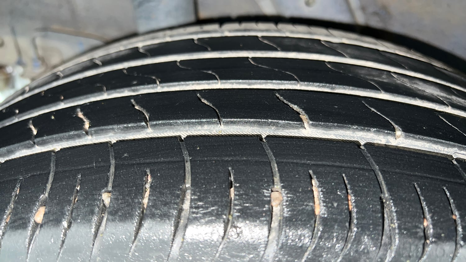 Used 2019 Hyundai Venue SX Plus 1.0L Turbo DCT Sport Petrol Automatic tyres RIGHT REAR TYRE TREAD VIEW