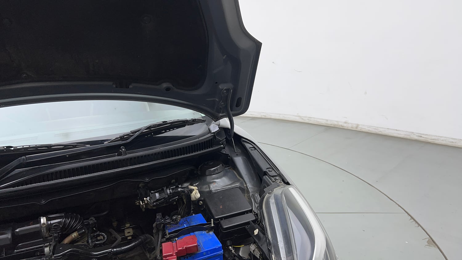 Used 2019 Maruti Suzuki Baleno Delta Petrol Manual engine ENGINE LEFT SIDE HINGE & APRON VIEW